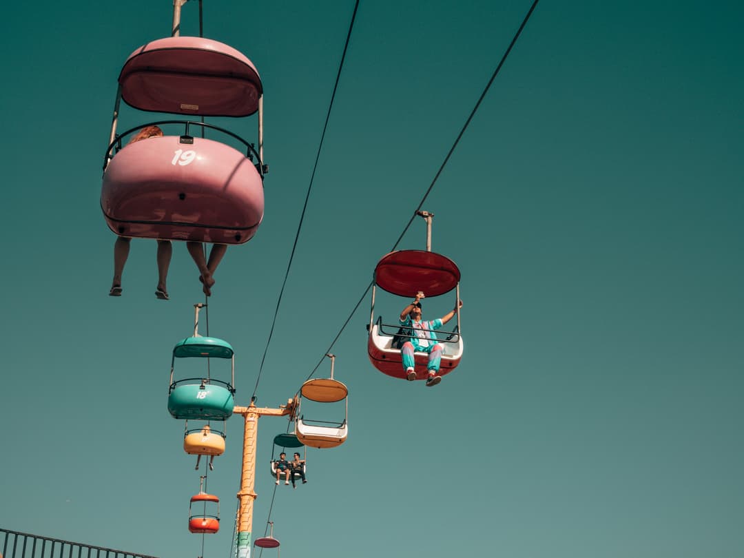An example image of a cable cars.
